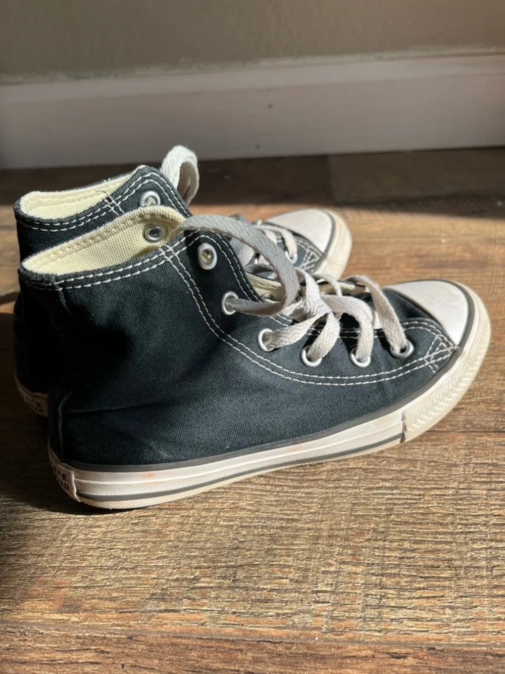 Converse Chuck Taylor All Star Hi-Top sneaker in black size 1‎